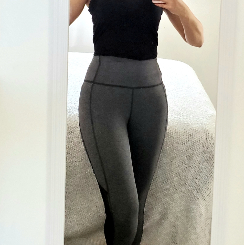 🔥Lululemon Cropped Grey Mesh Leggings